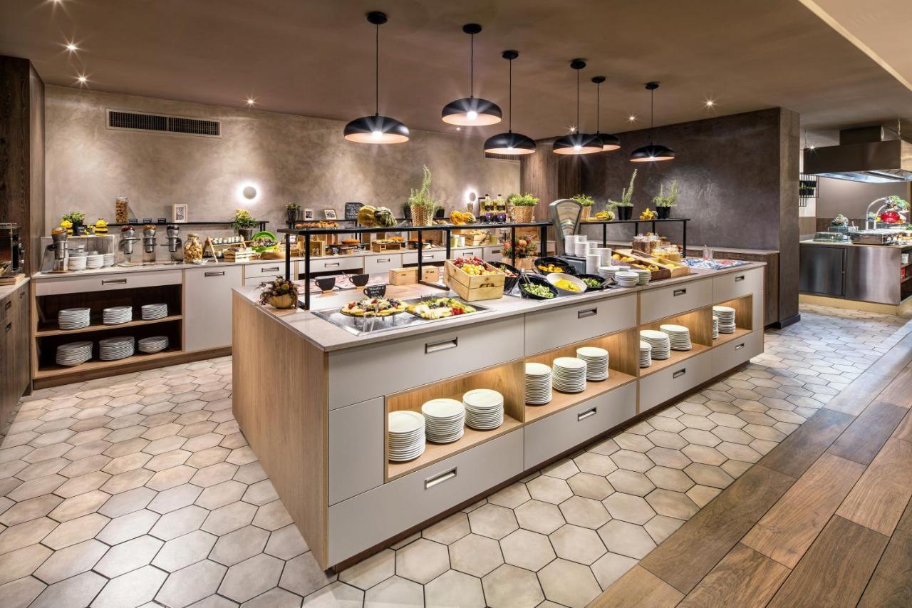 Holiday Inn Rome - Eur Parco Dei Medici By Ihg Екстер'єр фото