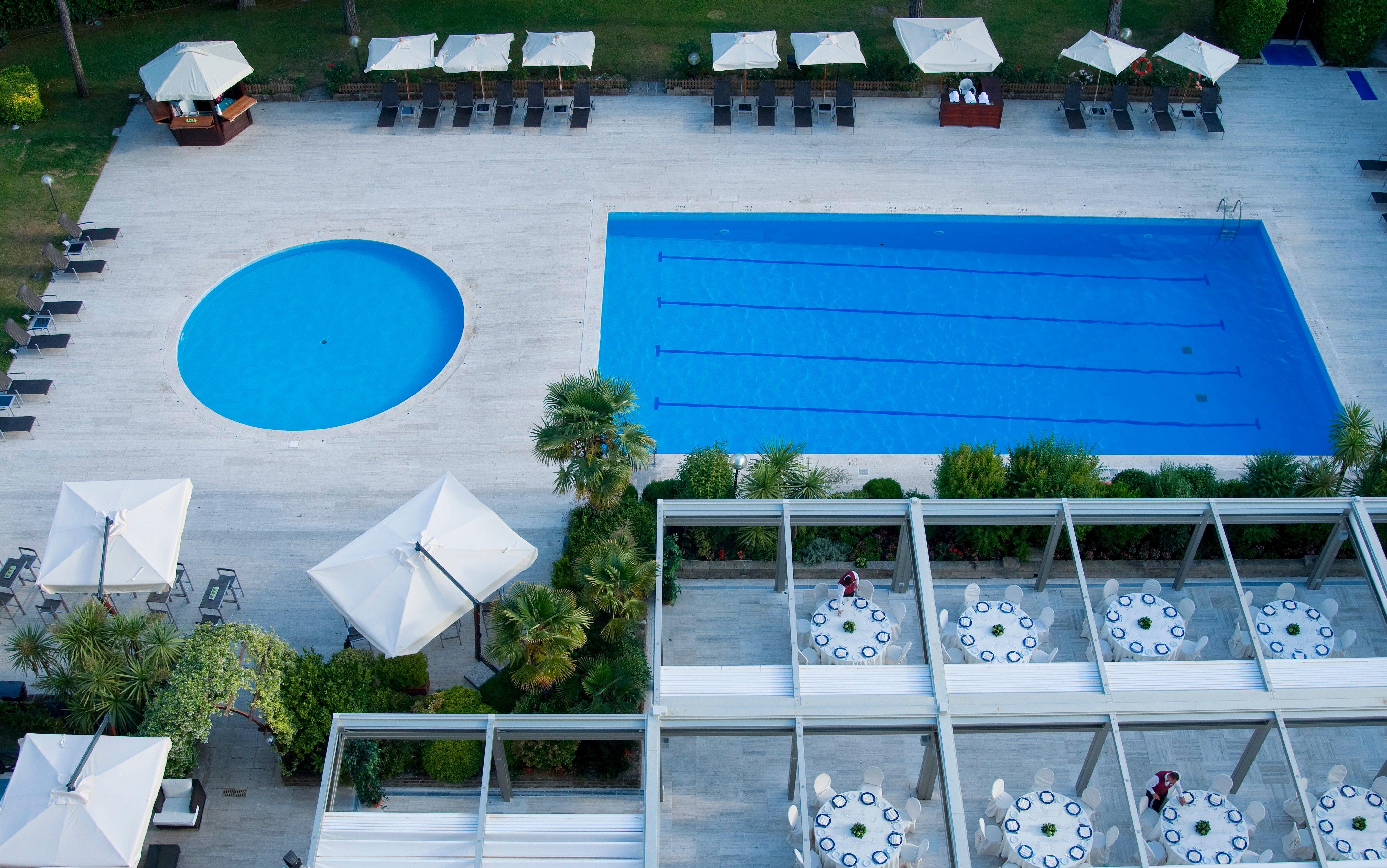Holiday Inn Rome - Eur Parco Dei Medici By Ihg Екстер'єр фото
