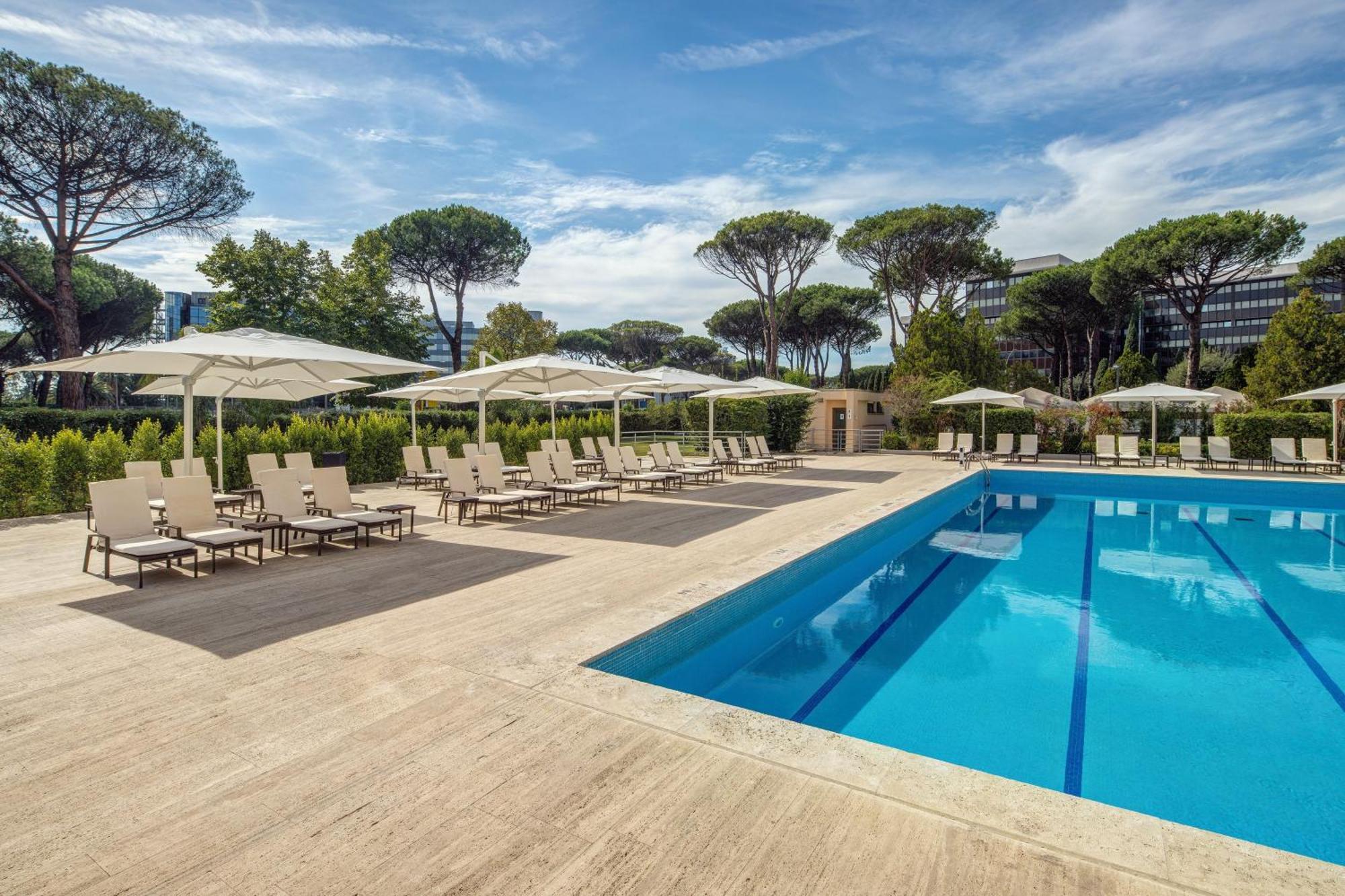 Holiday Inn Rome - Eur Parco Dei Medici By Ihg Екстер'єр фото