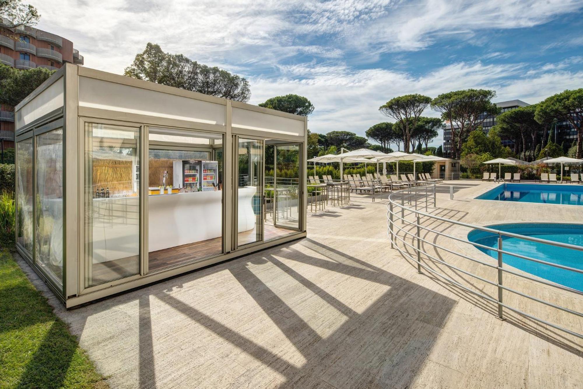 Holiday Inn Rome - Eur Parco Dei Medici By Ihg Екстер'єр фото