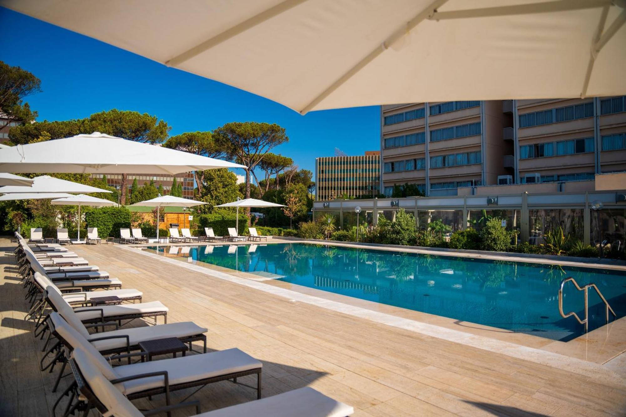 Holiday Inn Rome - Eur Parco Dei Medici By Ihg Екстер'єр фото