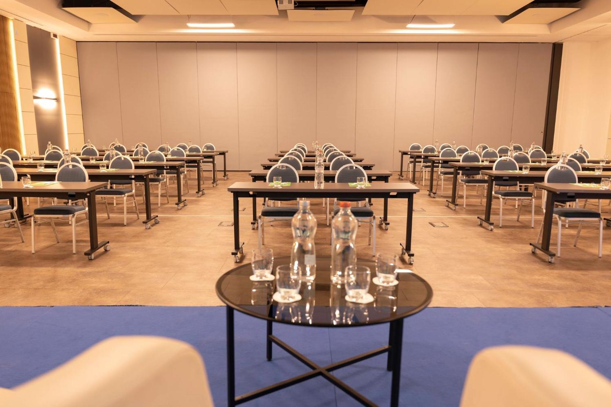 Holiday Inn Rome - Eur Parco Dei Medici By Ihg Екстер'єр фото