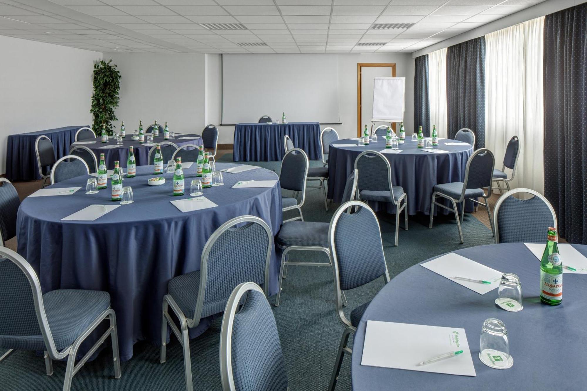 Holiday Inn Rome - Eur Parco Dei Medici By Ihg Екстер'єр фото